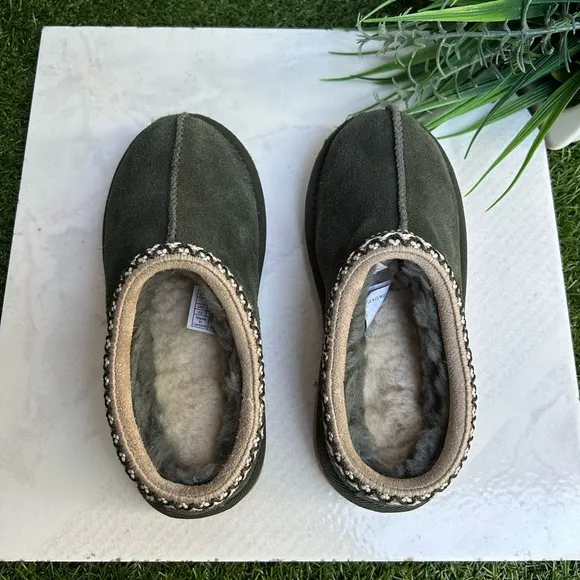 UGG KidsTasman || Slipper &quot;Green&quot;$130 size 13 gently used unisex