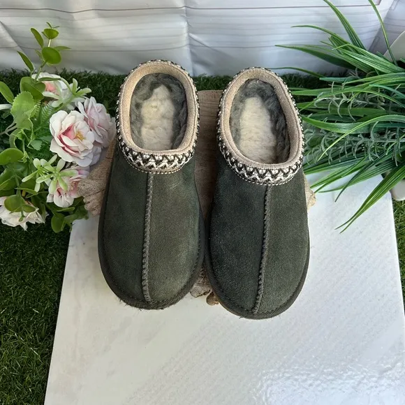 UGG KidsTasman || Slipper &quot;Green&quot;$130 size 13 gently used unisex