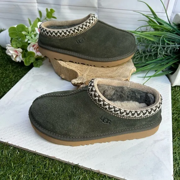 UGG KidsTasman || Slipper &quot;Green&quot;$130 size 13 gently used unisex