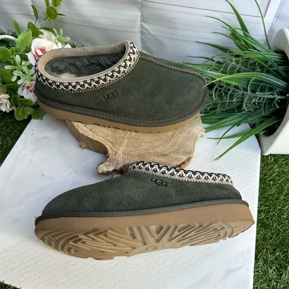 UGG KidsTasman || Slipper &quot;Green&quot;$130 size 13 gently used unisex