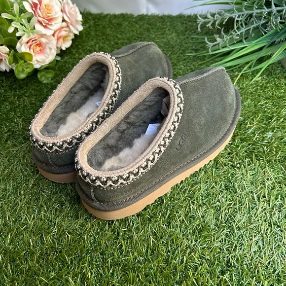 UGG KidsTasman || Slipper &quot;Green&quot;$130 size 13 gently used unisex