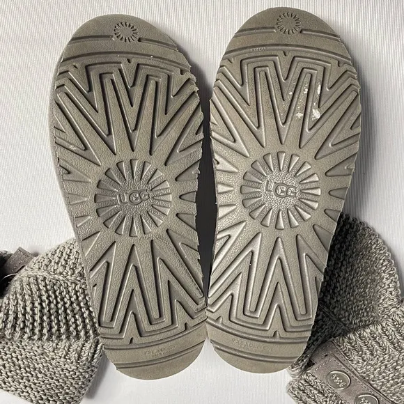 Ugg Knit Boots Women's 7 Cardy Mid Calf Grey Pull-On Button Winter Boots 1094949