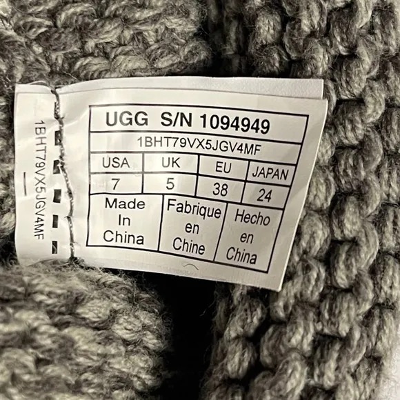 Ugg Knit Boots Women's 7 Cardy Mid Calf Grey Pull-On Button Winter Boots 1094949