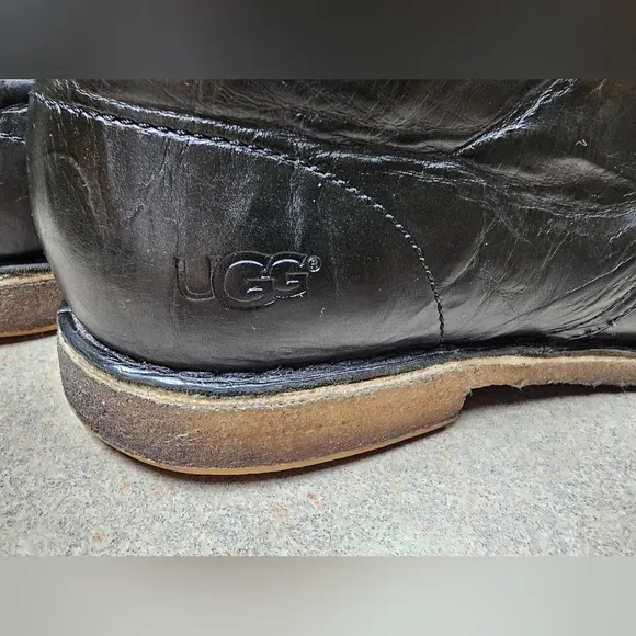 UGG Leighton 3275 Mens Size 11.5 Chukka Boots Black Leather Crepe Sole Ankle