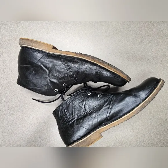 UGG Leighton 3275 Mens Size 11.5 Chukka Boots Black Leather Crepe Sole Ankle