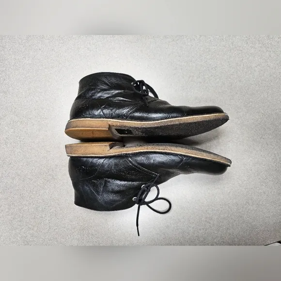 UGG Leighton 3275 Mens Size 11.5 Chukka Boots Black Leather Crepe Sole Ankle