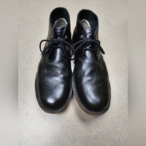 UGG Leighton 3275 Mens Size 11.5 Chukka Boots Black Leather Crepe Sole Ankle