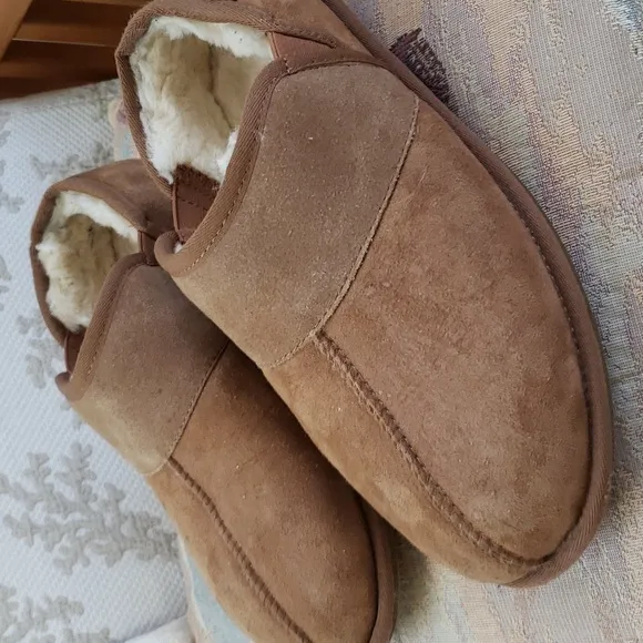 UGG Leisure Slip On Men's Suede Sheepskin Slipper Tan, Size 10