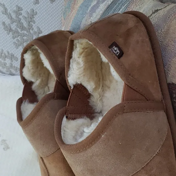 UGG Leisure Slip On Men's Suede Sheepskin Slipper Tan, Size 10