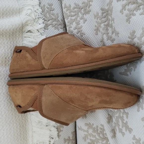 UGG Leisure Slip On Men's Suede Sheepskin Slipper Tan, Size 10