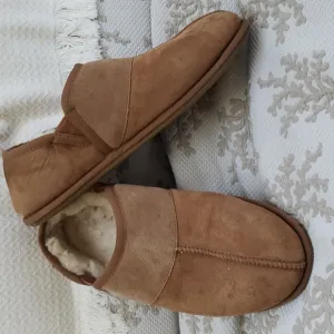 UGG Leisure Slip On Men's Suede Sheepskin Slipper Tan, Size 10
