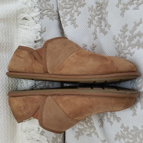 UGG Leisure Slip On Men's Suede Sheepskin Slipper Tan, Size 10