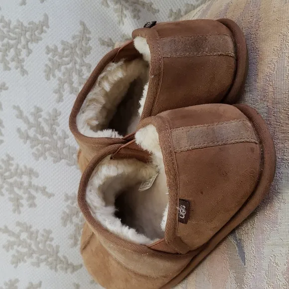 UGG Leisure Slip On Men's Suede Sheepskin Slipper Tan, Size 10