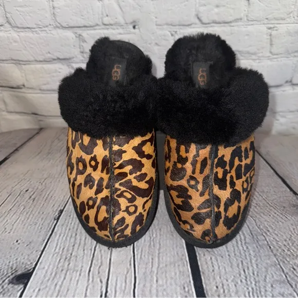 UGG Leopard Scuffette II Slippers Sz 7