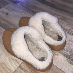 Ugg lookalike house shoes well loved