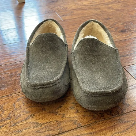 UGG Men’s Ascot Fur Lined Suede Slippers Loafers Gray Taupe Size 11
