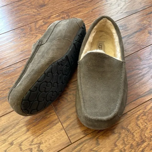 UGG Men’s Ascot Fur Lined Suede Slippers Loafers Gray Taupe Size 11