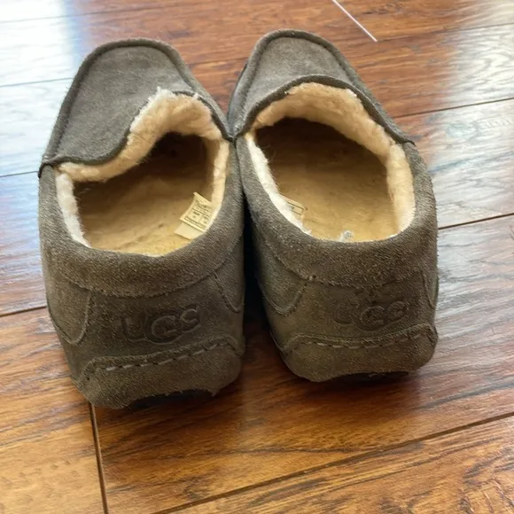 UGG Men’s Ascot Fur Lined Suede Slippers Loafers Gray Taupe Size 11