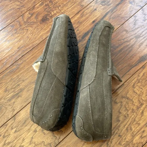 UGG Men’s Ascot Fur Lined Suede Slippers Loafers Gray Taupe Size 11