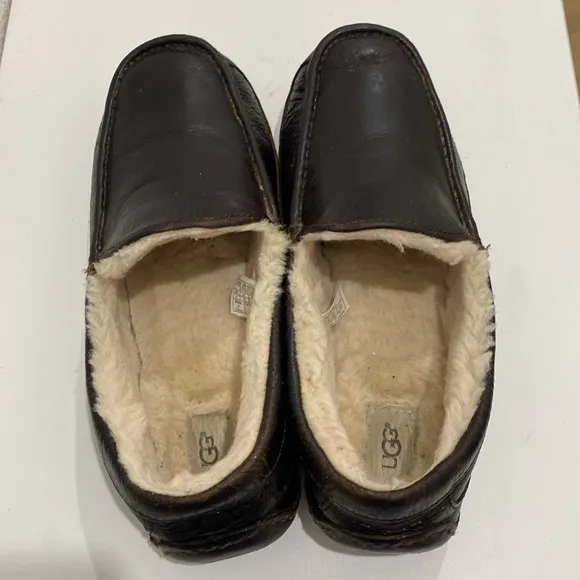 UGG Men's Ascot Leather Indoor/ Outdoor Slippers |Size 11