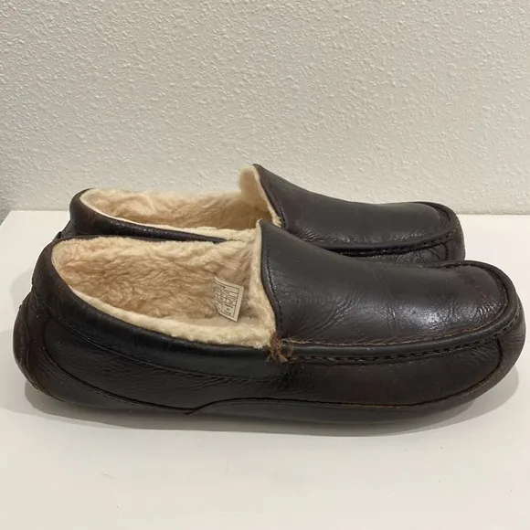UGG Men's Ascot Leather Indoor/ Outdoor Slippers |Size 11