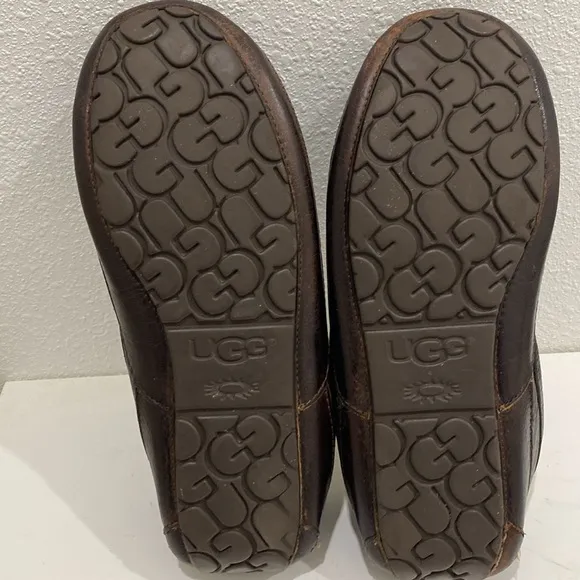 UGG Men's Ascot Leather Indoor/ Outdoor Slippers |Size 11