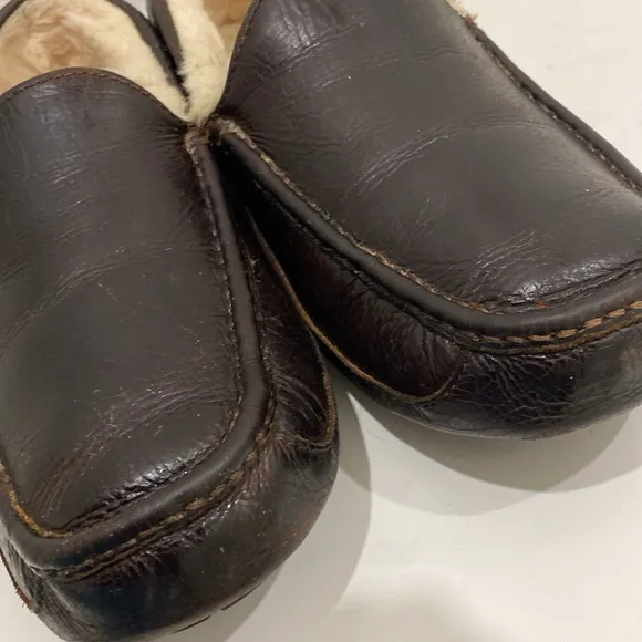 UGG Men's Ascot Leather Indoor/ Outdoor Slippers |Size 11