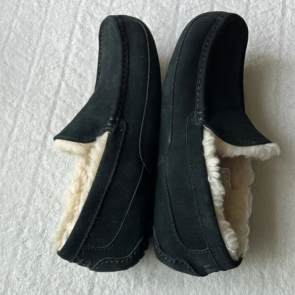 UGG Men’s Ascot Leather Suede Slippers