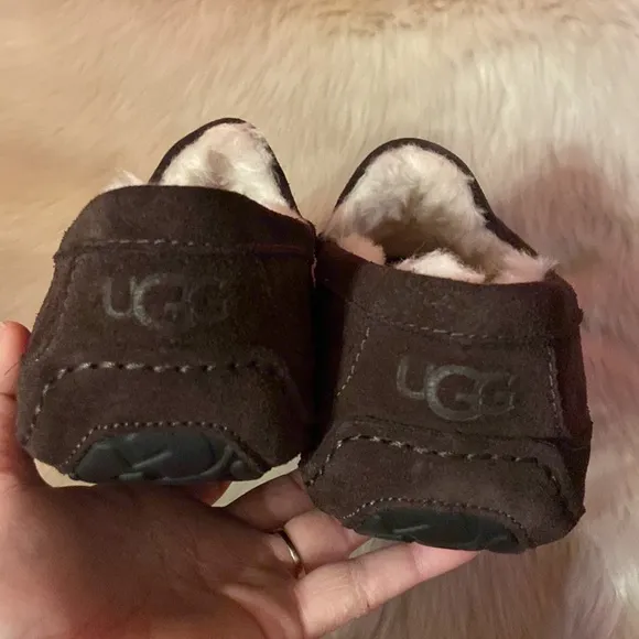 UGG mens  Ascot suede shearling slippers Espresso sz 8