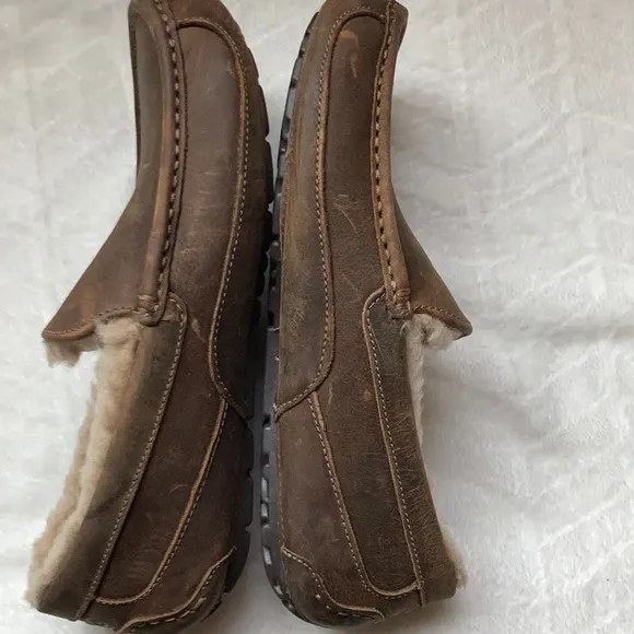 UGG Men’s Ascot Tan Leather Slippers
