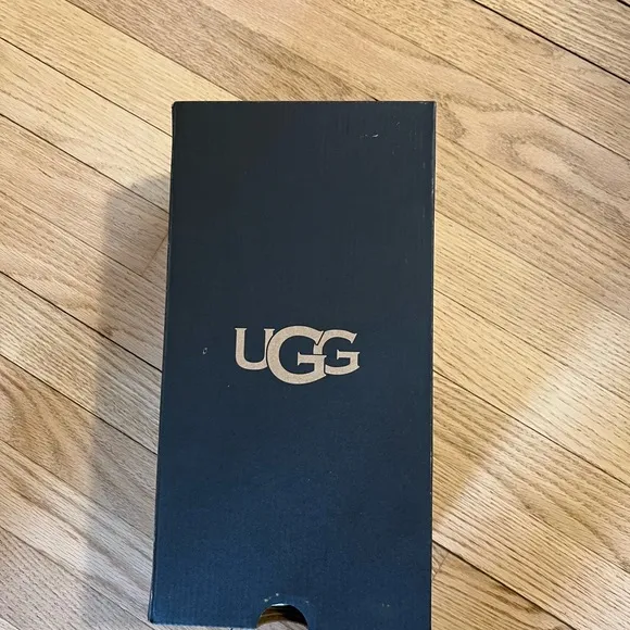 UGG Men's Ascot Tan Slippers Size 9