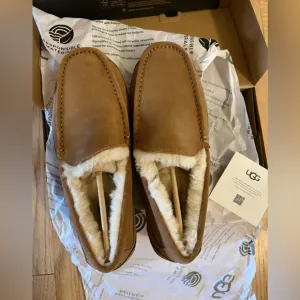 UGG Men's Ascot Tan Slippers Size 9