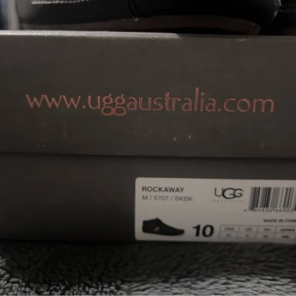 UGG Men’s Chukka Style Mid Boots - Men's size 10