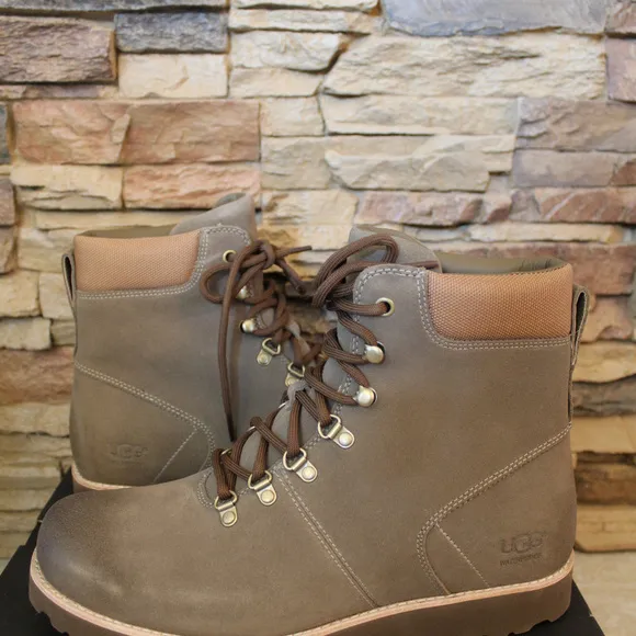UGG‎ MEN'S HALDAN SUEDE BOOTS NEW TAUPE