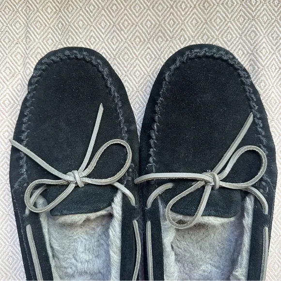 Ugg Men’s Olsen Slipper in Black Suede with Gray Fur Size 13 Style # 1003390