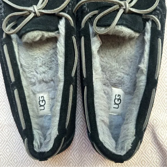 Ugg Men’s Olsen Slipper in Black Suede with Gray Fur Size 13 Style # 1003390