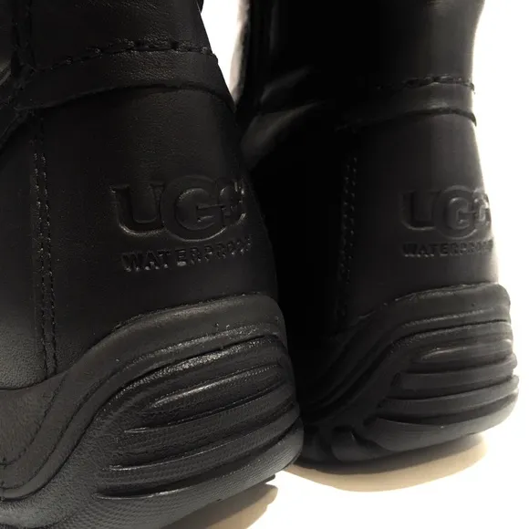 UGG Miko Waterproof Lined Boots -Black Leather / Sheepskin -US Size 6 -NEW