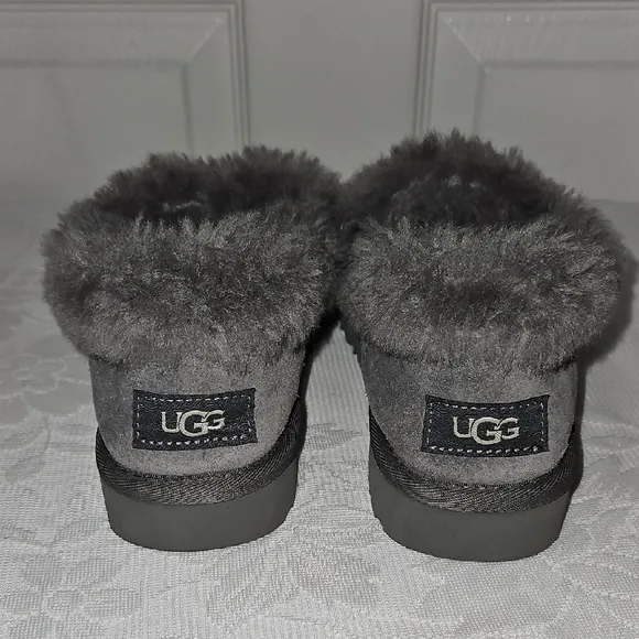 UGG Nita Women's Gray Fur-Lined Slip-On Shoes slippers