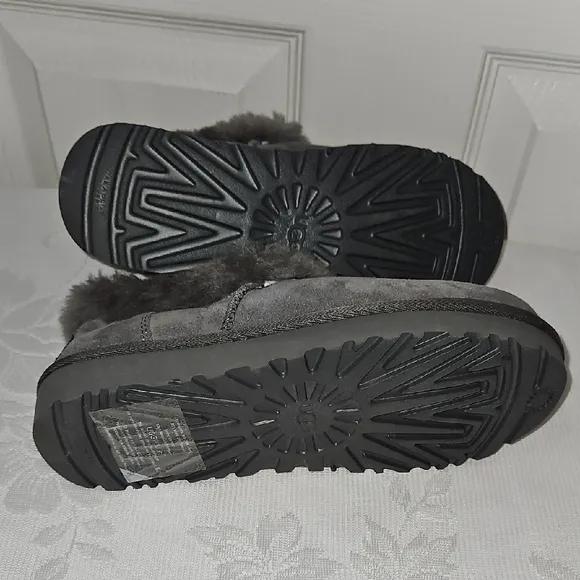 UGG Nita Women's Gray Fur-Lined Slip-On Shoes slippers