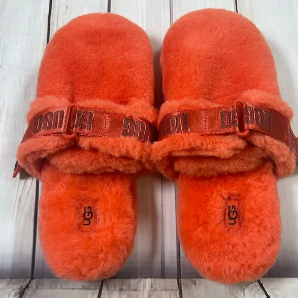UGG Orange Cozy Slippers Plush Fleece Lining. Size 7- Like New Condition!!
