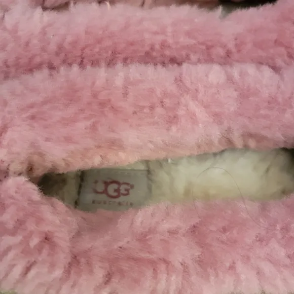 UGG Rylan Slippers Limited Edition Fuschia Inside/Outdoor Size 7