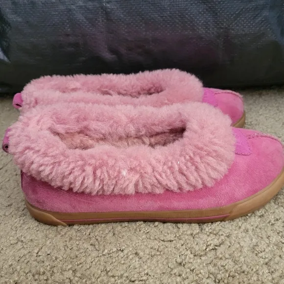 UGG Rylan Slippers Limited Edition Fuschia Inside/Outdoor Size 7