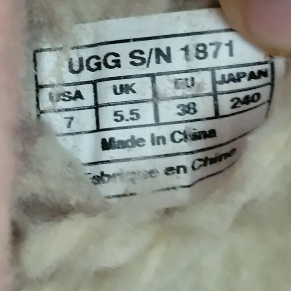 UGG Rylan Slippers Limited Edition Fuschia Inside/Outdoor Size 7