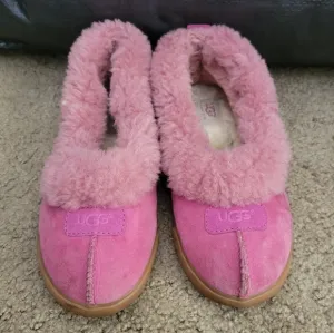UGG Rylan Slippers Limited Edition Fuschia Inside/Outdoor Size 7
