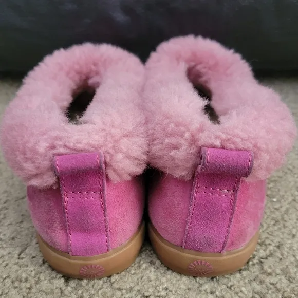 UGG Rylan Slippers Limited Edition Fuschia Inside/Outdoor Size 7