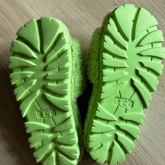 UGG Slippers Cozetta Curly Womens Size 8- Parakeet Green