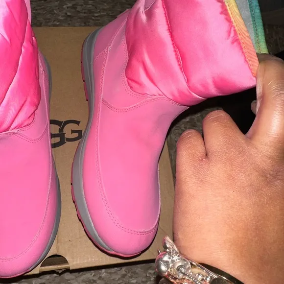 Ugg toty rainbow weather waterproof boots like new EUC