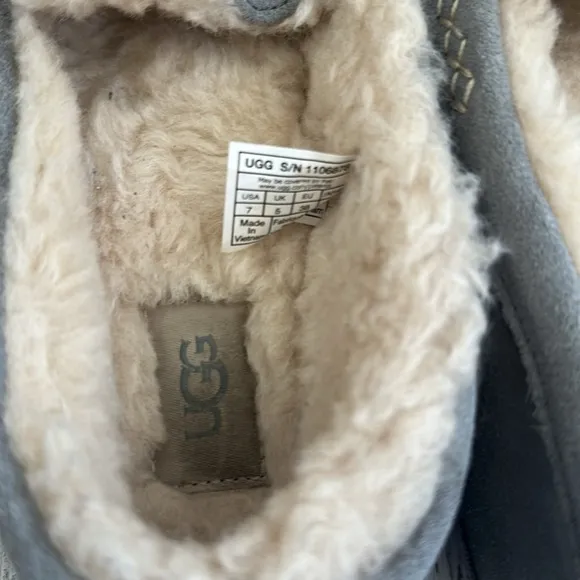 UGG WOMEN ANSLEY SLIPPERS