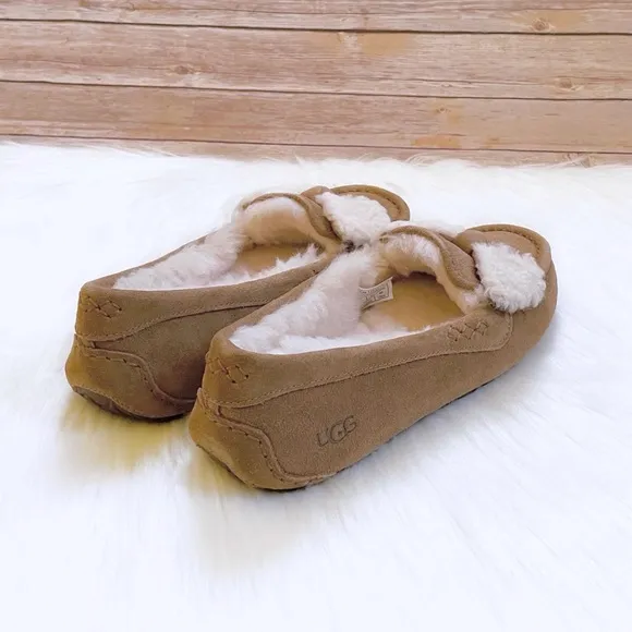 UGG Women’s Ansley Fur Bow Chestnut Suede Slippers