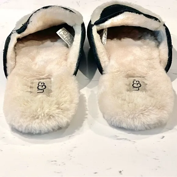 UGG® | Womens Black Suede Sheepskin Lane Slip-On Loafer Slippers | US 7